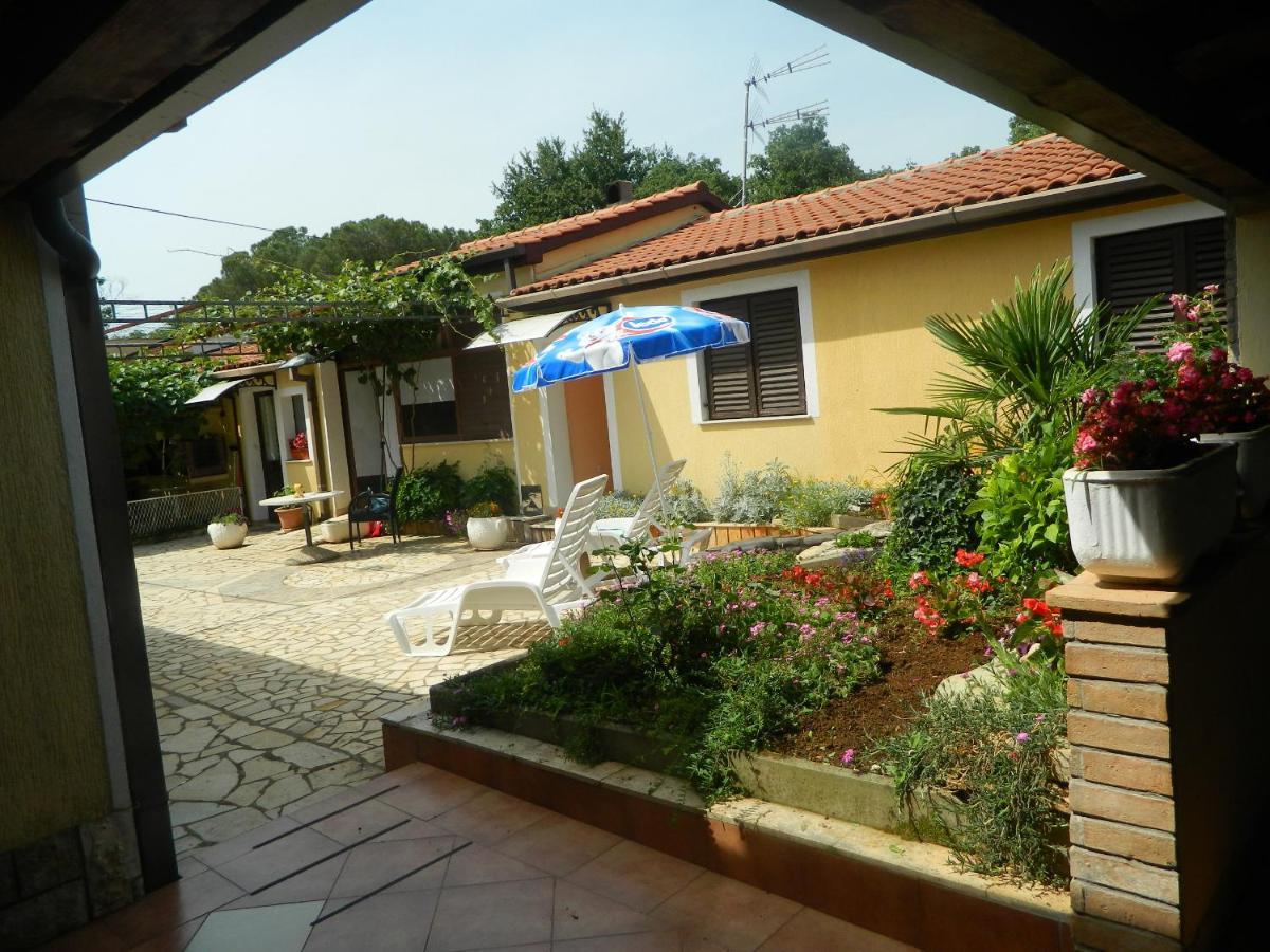 Apartments Vila Vanda Poreč Exterior foto